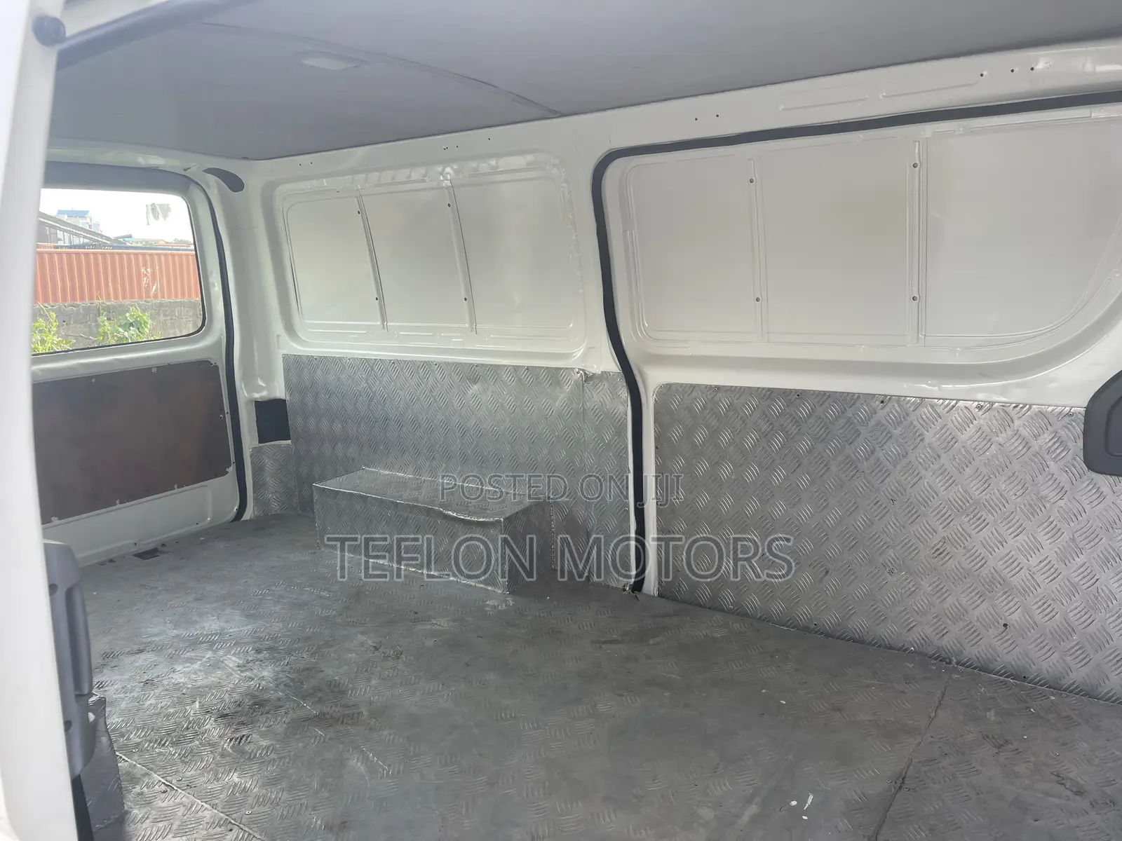 Toyota HiAce 2012 White