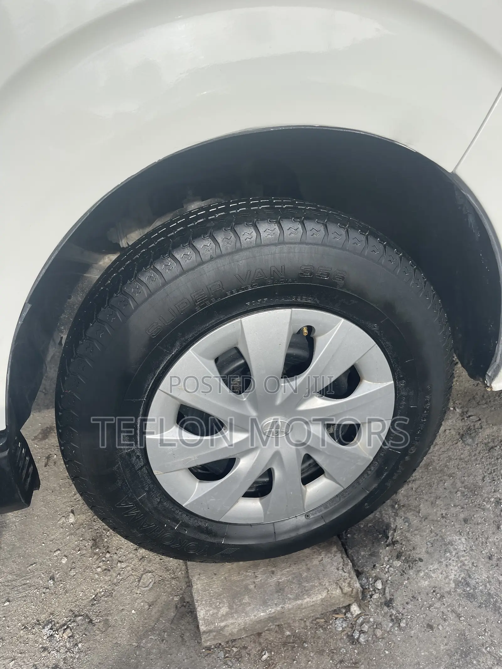 Toyota HiAce 2012 White