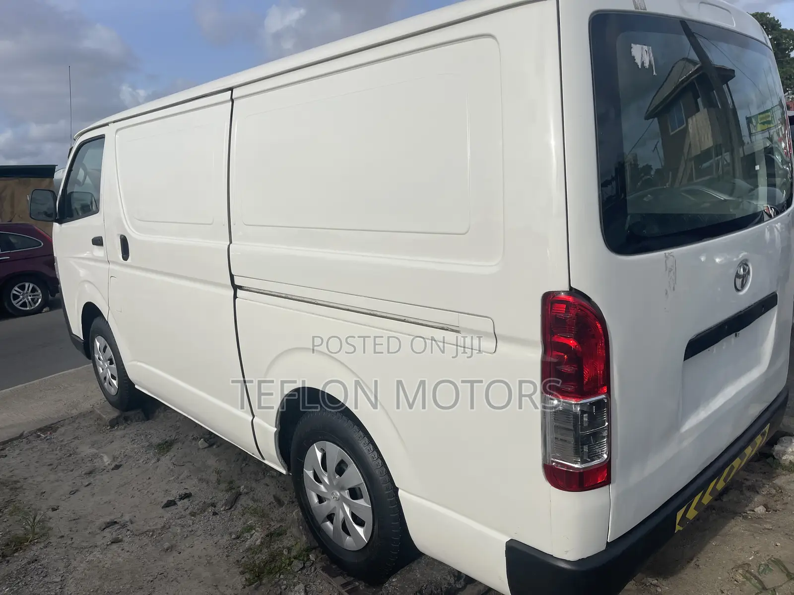 Toyota HiAce 2012 White