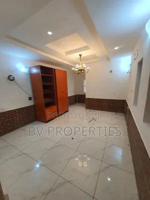 Mini Flat in Chevron for rent
