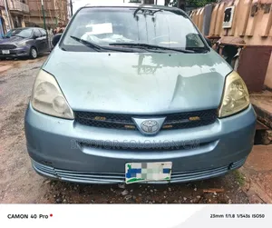 Toyota Sienna 2004 Blue