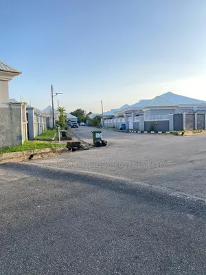 5bdrm Duplex in Basic Estate, Lokogoma for sale
