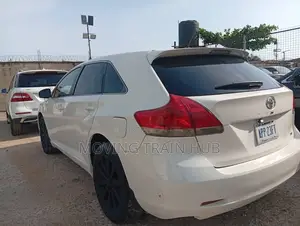 Toyota Venza LE 2010 White