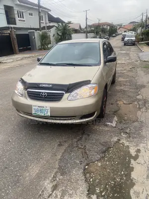 Toyota Corolla LE 2005 Gold