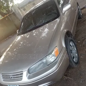Toyota Camry 2000 Silver