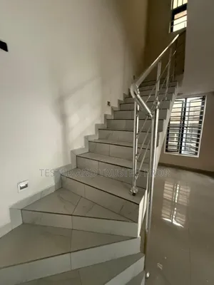 1bdrm Shared Apartment in Orchid Road, Chevron for rent