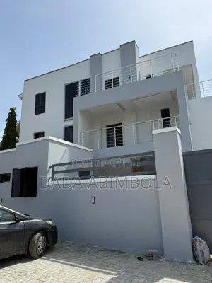 4bdrm Duplex in Chevron for sale