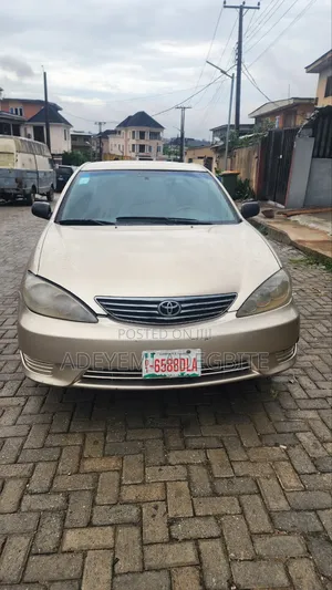 Toyota Camry 2005 Gold