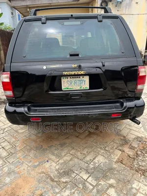Nissan Pathfinder 2002 Black
