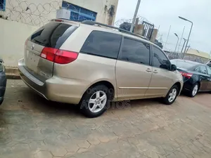 Toyota Sienna 2006 Gold