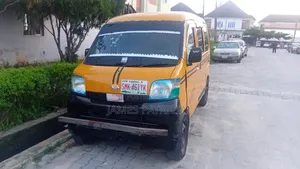 Daihatsu Hijet 2010 Yellow