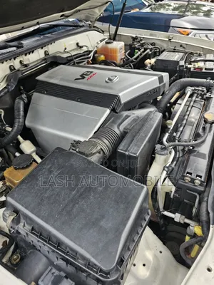 Toyota Land Cruiser 2001 White