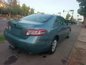 Toyota Camry LE 4dr Sedan (2.5L 4cyl 6A) 2011 Gray
