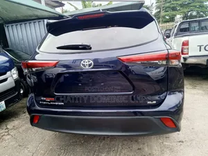Toyota Highlander XLE 2022 Blue
