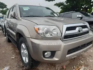 Toyota 4-Runner SR5 4x4 V6 2006 Gold