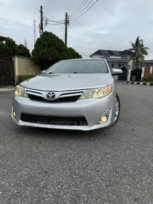 Toyota Camry XLE 4dr Sedan (2.5L 4cyl 6A) 2012 Silver