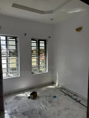 3bdrm Apartment in Ogombo for rent