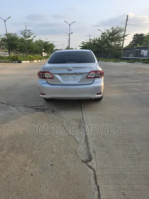 Toyota Corolla LE 4dr Sedan (1.8L 4cyl 4A) 2011 Silver