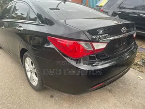 Hyundai Sonata Limited 2.0T Sedan (2.0L 4cyl 6A) 2012 Black
