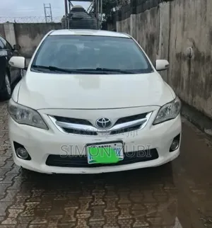 Toyota Corolla LE 4dr Sedan (1.8L 4cyl 4A) 2010 White