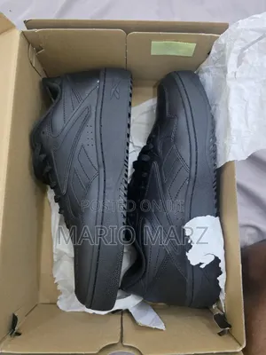 Reebok Royal Bb4500
Low (Triple Black)