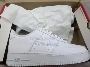 Nike Air Force 1'07 (Triple
White)