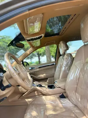 Porsche Cayenne 2013 Brown