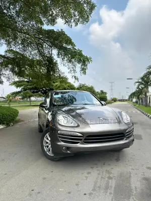 Porsche Cayenne 2013 Brown