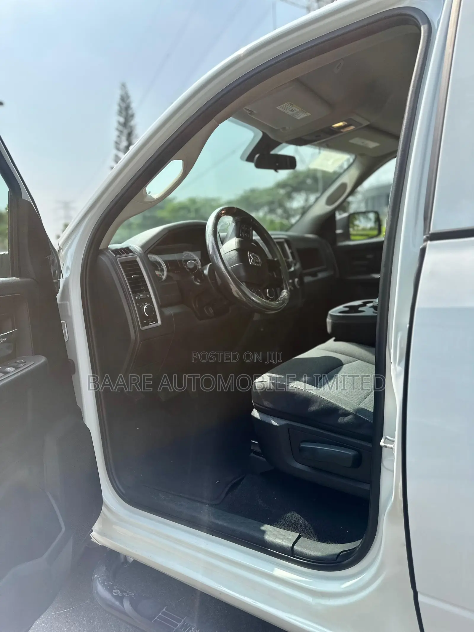 RAM 1500 2021 White