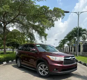 Toyota Highlander LE V6 4x2 (3.5L 6cyl 6A) 2016