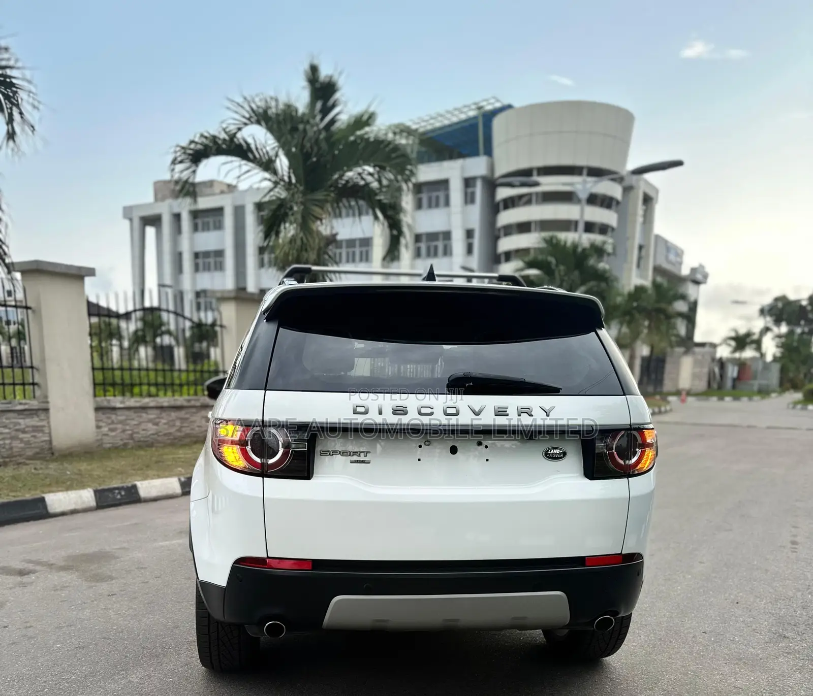 Land Rover Discovery 2015 White