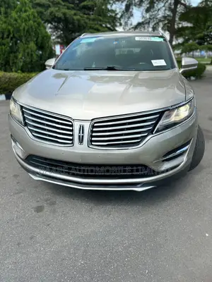 Lincoln MKS 2014 Gold