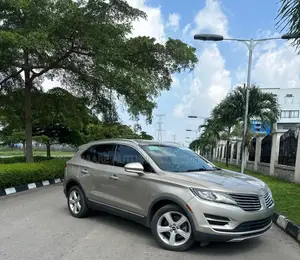 Lincoln MKS 2014 Gold