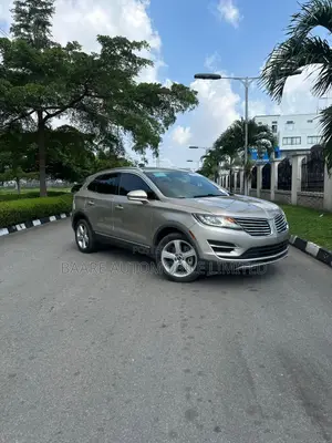 Lincoln MKS 2014 Gold