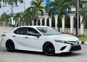 Toyota Camry SE FWD 2020 White