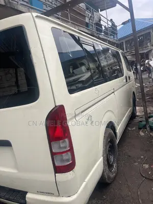 Toyota HiAce 2010 Black
