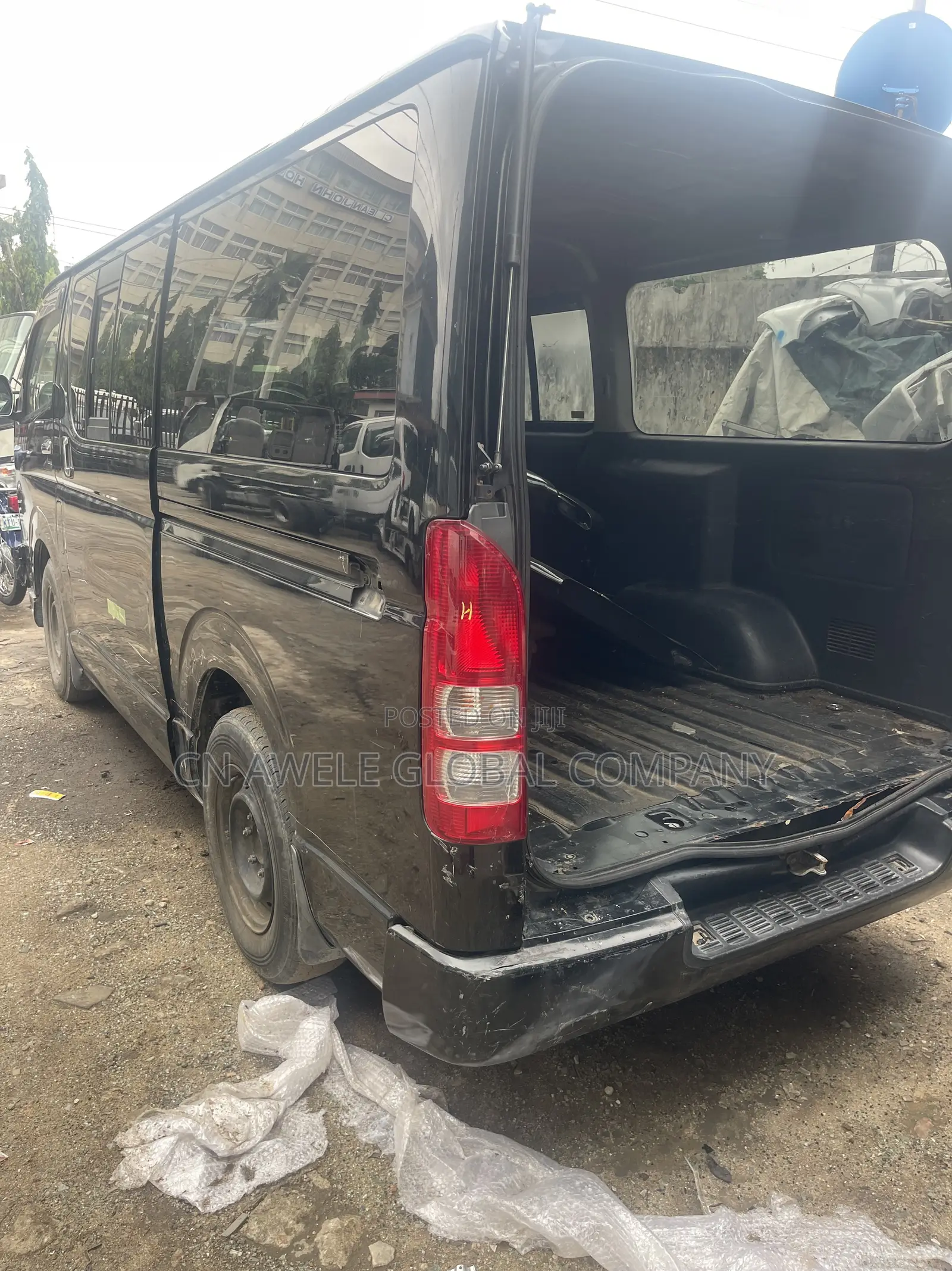 Toyota HiAce 2010 Black