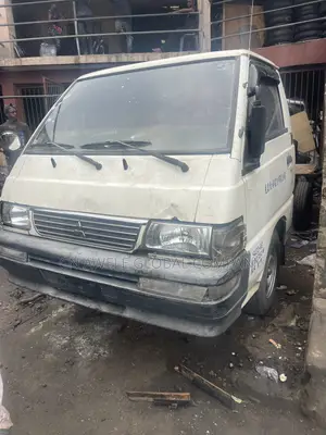 Mitsubishi Delica 2014 White
