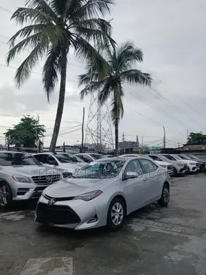 Toyota Corolla LE Eco (1.8L 4cyl 2A) 2018 Silver
