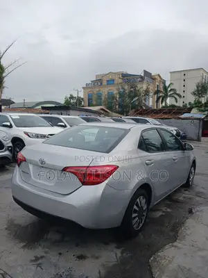 Toyota Corolla LE Eco (1.8L 4cyl 2A) 2018 Silver