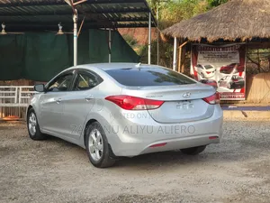 Hyundai Elantra 2011 Silver