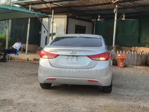 Hyundai Elantra 2011 Silver