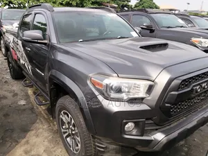 Toyota Tacoma 2018 Gray