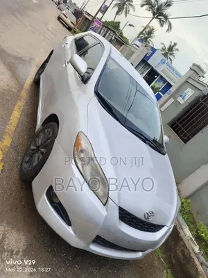 Toyota Matrix Hatchback FWD (1.8L 4cyl 5M) 2010 Silver