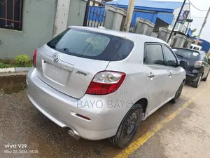 Toyota Matrix Hatchback FWD (1.8L 4cyl 5M) 2010 Silver