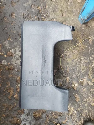 Toyota Corolla Kneel Airbag 2015
