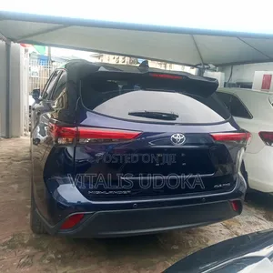 Toyota Highlander XLE 2021 Blue