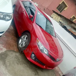 Toyota Camry SE 4dr Sedan (2.5L 4cyl 6A) 2014 Red