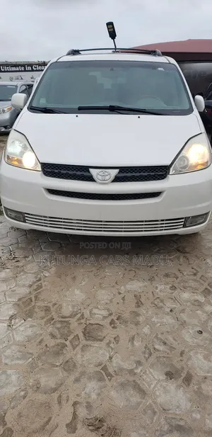 Toyota Sienna 2004 White