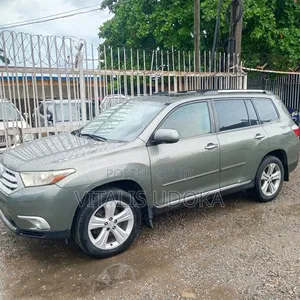 Toyota Highlander Limited 3.5l 4WD 2013 Green